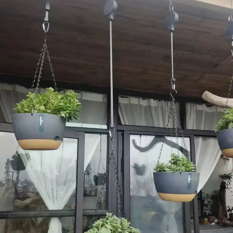 Crochet mural ajustable pour plantes