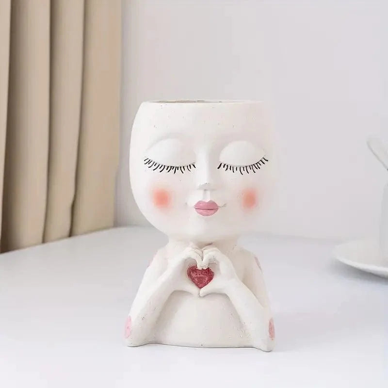 Dame Cœur Moderne : Pot de Fleurs Artistique pour une Touche d'Amour