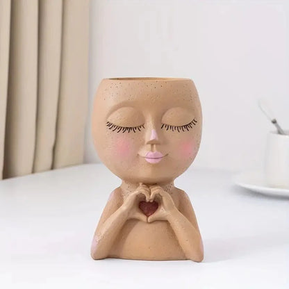 Dame Cœur Moderne : Pot de Fleurs Artistique pour une Touche d'Amour