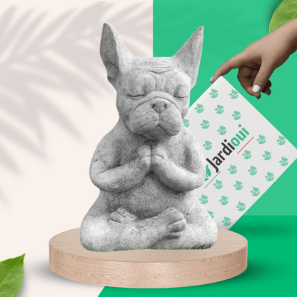 Statue de chien position yoga